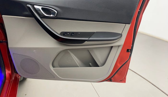 2018 Tata Tiago XZA PETROL, Petrol, Automatic, 83,707 km, Driver Side Door Panels Control