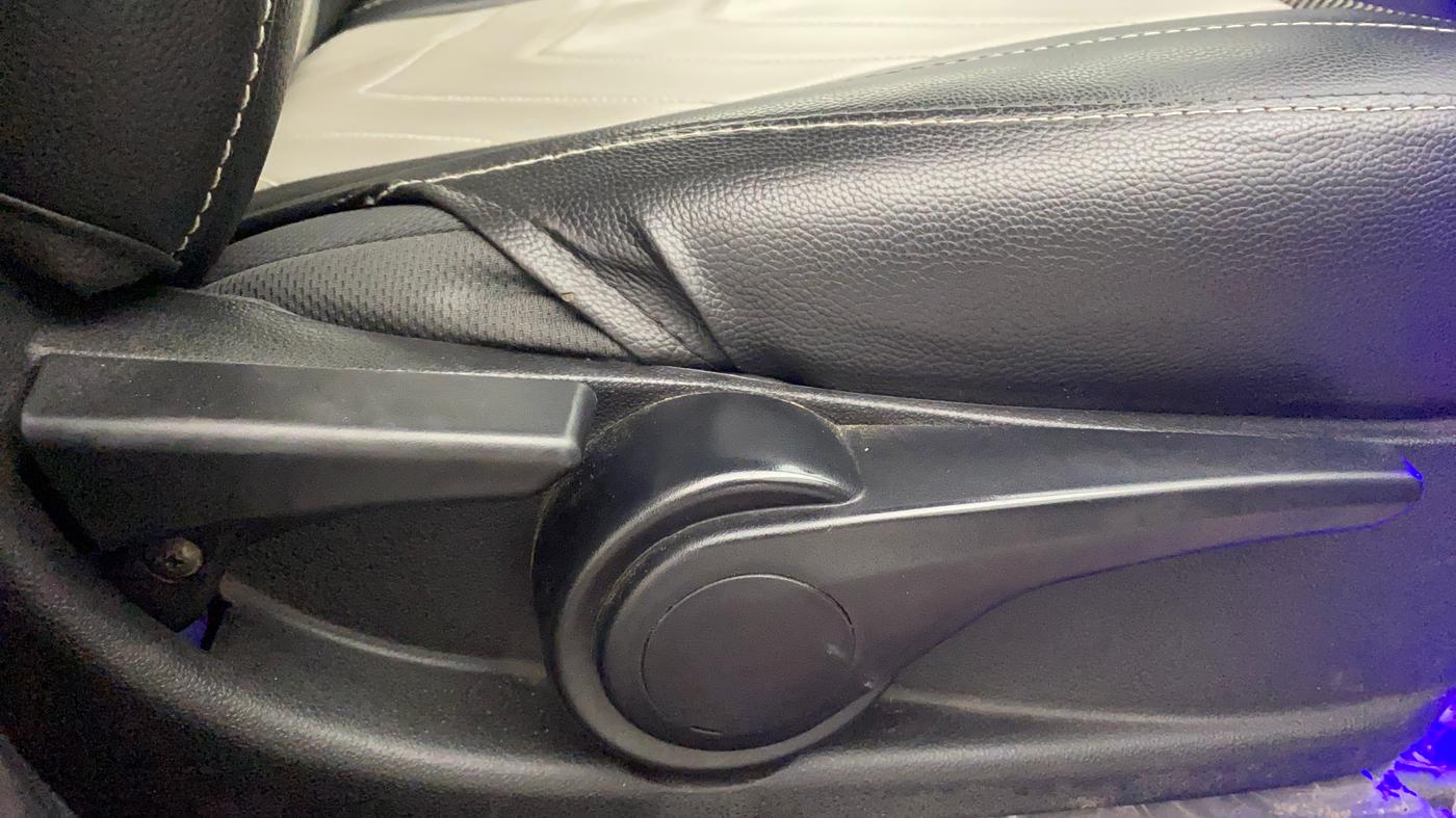 2018 Tata Tiago XZA PETROL, Petrol, Automatic, 83,707 km, Driver Side Adjustment Panel