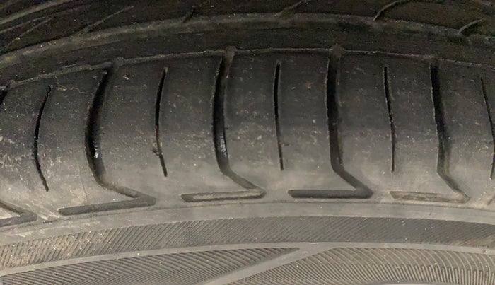 2018 Tata Tiago XZA PETROL, Petrol, Automatic, 83,707 km, Right Front Tyre Tread