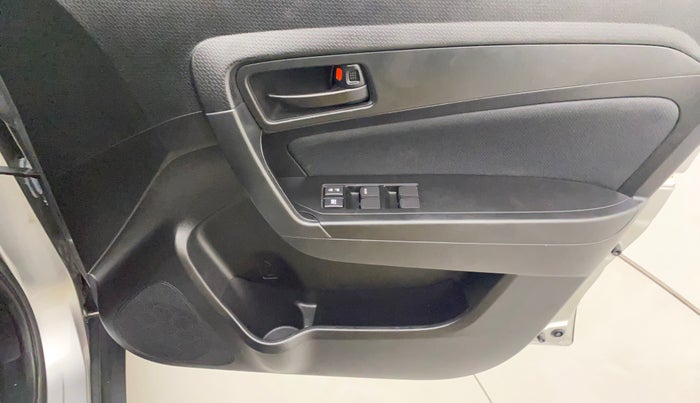 2022 Maruti Vitara Brezza VXI AT SHVS, Petrol, Automatic, 1,040 km, Driver Side Door Panels Control