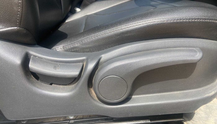 2019 Hyundai Elite i20 SPORTZ PLUS  1.2 CVT, Petrol, Automatic, 38,639 km, Driver Side Adjustment Panel