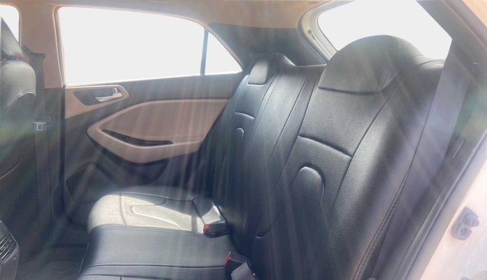 2019 Hyundai Elite i20 SPORTZ PLUS  1.2 CVT, Petrol, Automatic, 38,639 km, Right Side Rear Door Cabin