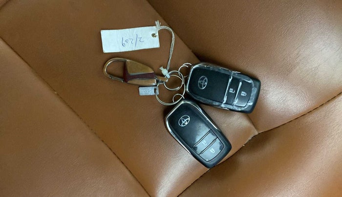 2019 Toyota Innova Crysta 2.4 VX 8 STR, Diesel, Manual, 84,344 km, Key Close Up