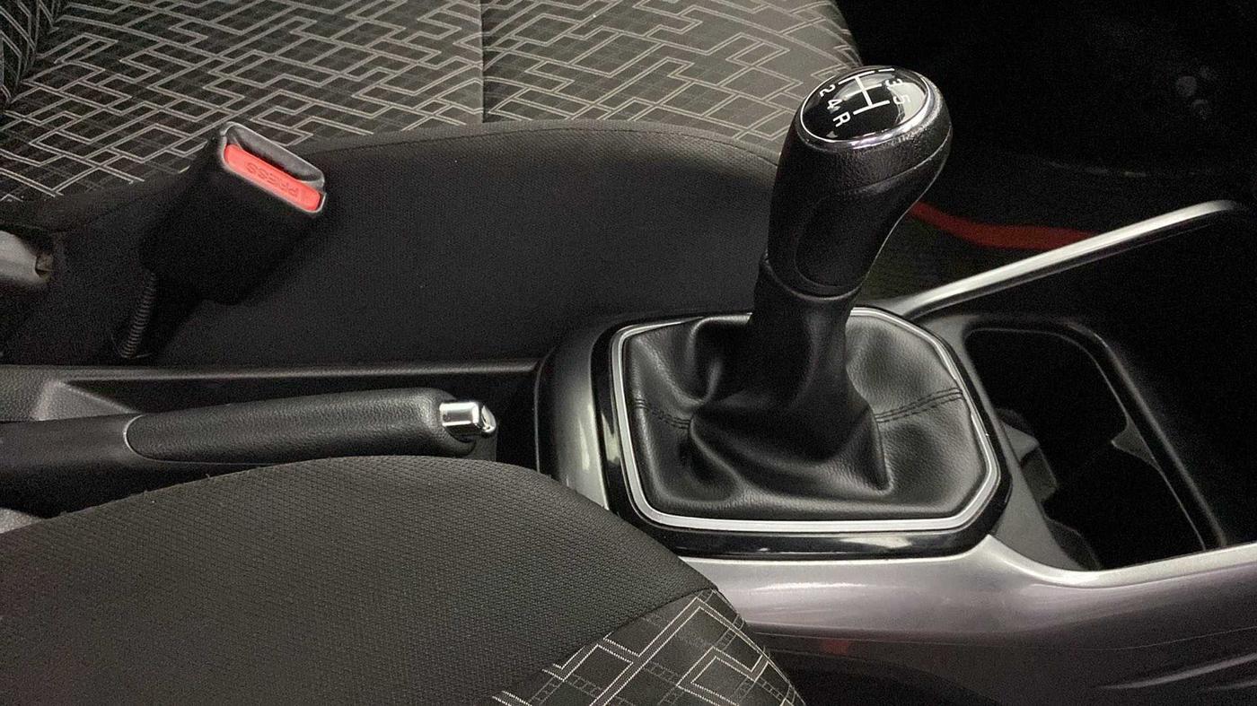 2020 Maruti IGNIS ZETA 1.2, Petrol, Manual, 41,672 km, Gear Lever