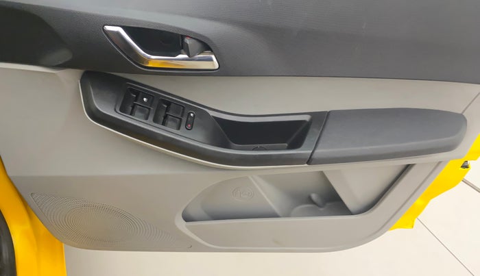 2020 Tata Tiago XZ PLUS PETROL, Petrol, Manual, 22,813 km, Driver Side Door Panels Control