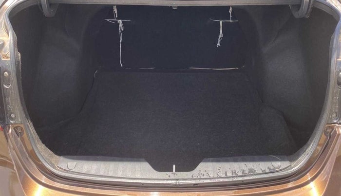 2016 Maruti Ciaz ZXI, Petrol, Manual, 94,552 km, Boot Inside