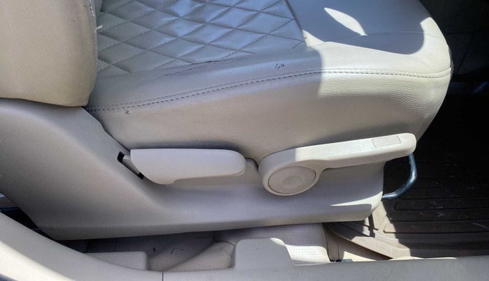 2016 Maruti Ciaz ZXI, Petrol, Manual, 94,552 km, Driver Side Adjustment Panel