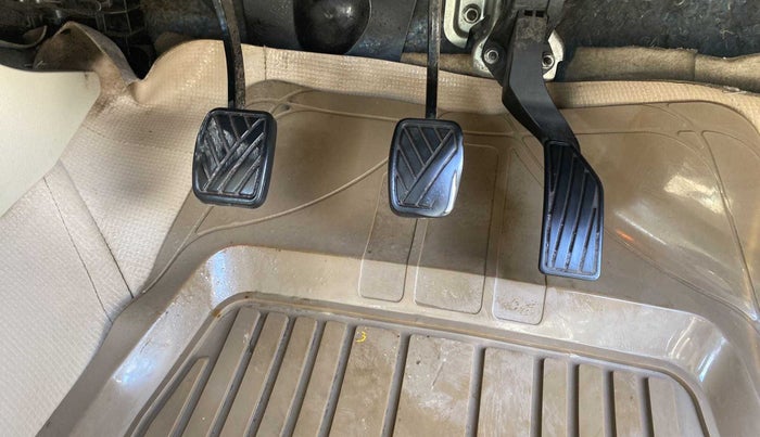 2016 Maruti Ciaz ZXI, Petrol, Manual, 94,552 km, Pedals