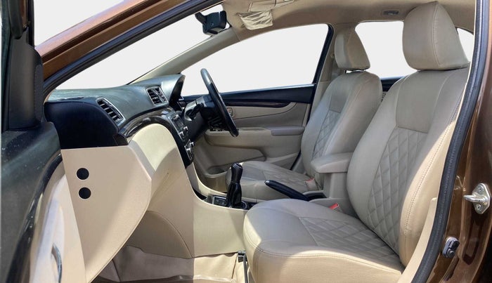 2016 Maruti Ciaz ZXI, Petrol, Manual, 94,552 km, Right Side Front Door Cabin