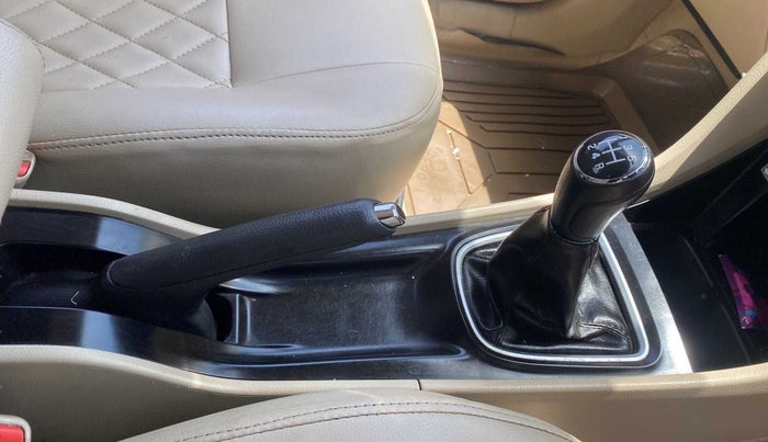 2016 Maruti Ciaz ZXI, Petrol, Manual, 94,552 km, Gear Lever