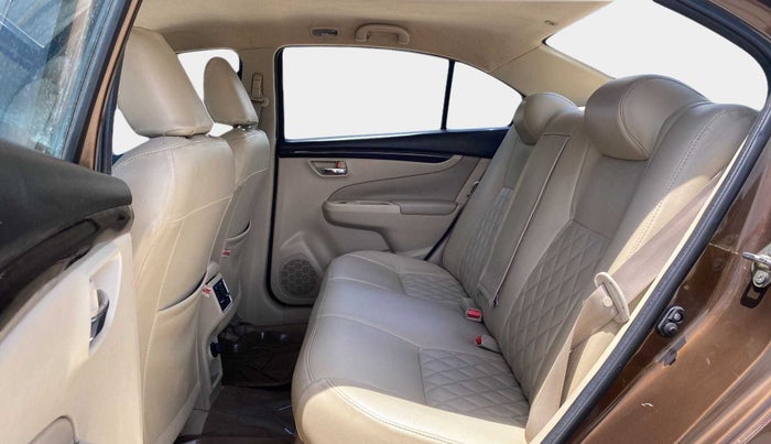 2016 Maruti Ciaz ZXI, Petrol, Manual, 94,552 km, Right Side Rear Door Cabin