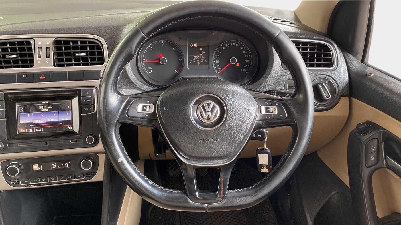 2017 Volkswagen Ameo HIGHLINE PLUS 1.5L 16 ALLOY, Diesel, Manual, 1,02,204 km, Steering Wheel Close Up