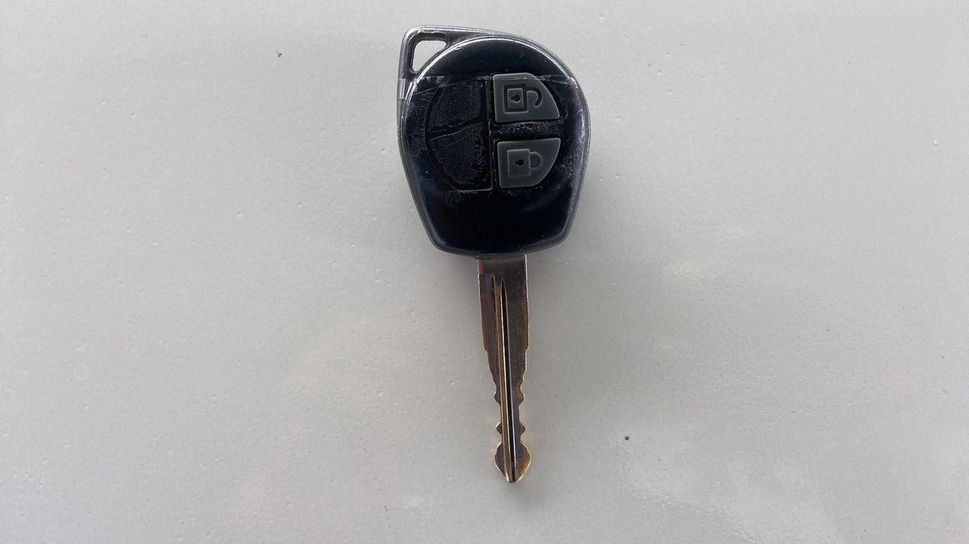 2015 Maruti Swift VXI, Petrol, Manual, 81,420 km, Key Close Up
