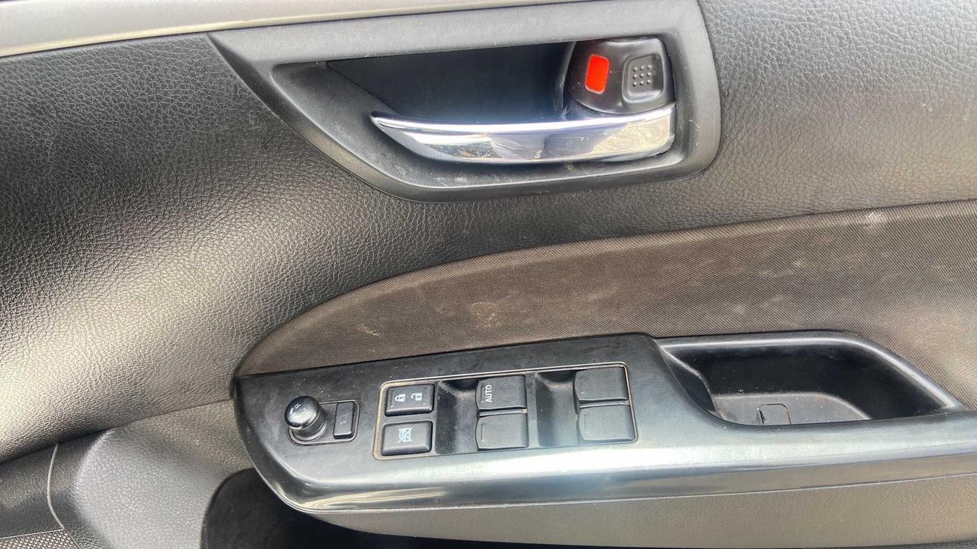 2015 Maruti Swift VXI, Petrol, Manual, 81,420 km, Driver Side Door Panels Control