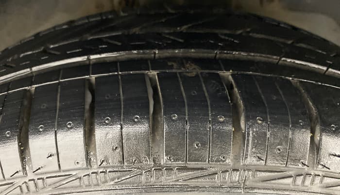 2012 Ford Figo 1.2 TITANIUM DURATEC, Petrol, Manual, 30,915 km, Right Front Tyre Tread