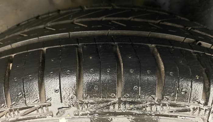 2012 Ford Figo 1.2 TITANIUM DURATEC, Petrol, Manual, 30,915 km, Left Rear Tyre Tread