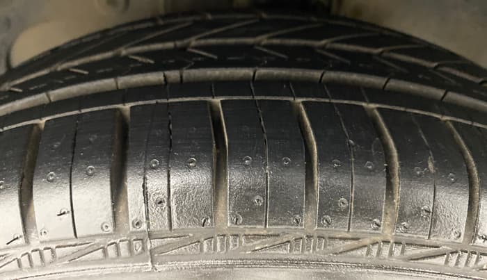 2012 Ford Figo 1.2 TITANIUM DURATEC, Petrol, Manual, 30,915 km, Left Front Tyre Tread