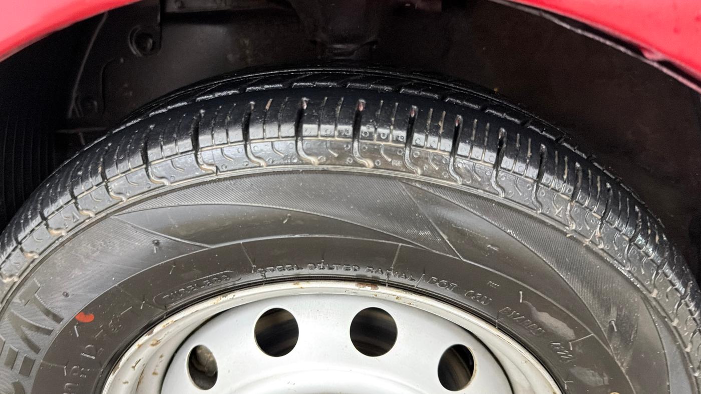 2016 Hyundai Eon ERA +, Petrol, Manual, 57,683 km, Left Front Tyre Tread
