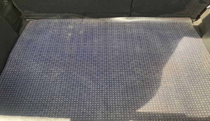 2015 Maruti Baleno DELTA DIESEL 1.3, Diesel, Manual, 64,012 km, Dicky (Boot door) - Tool missing