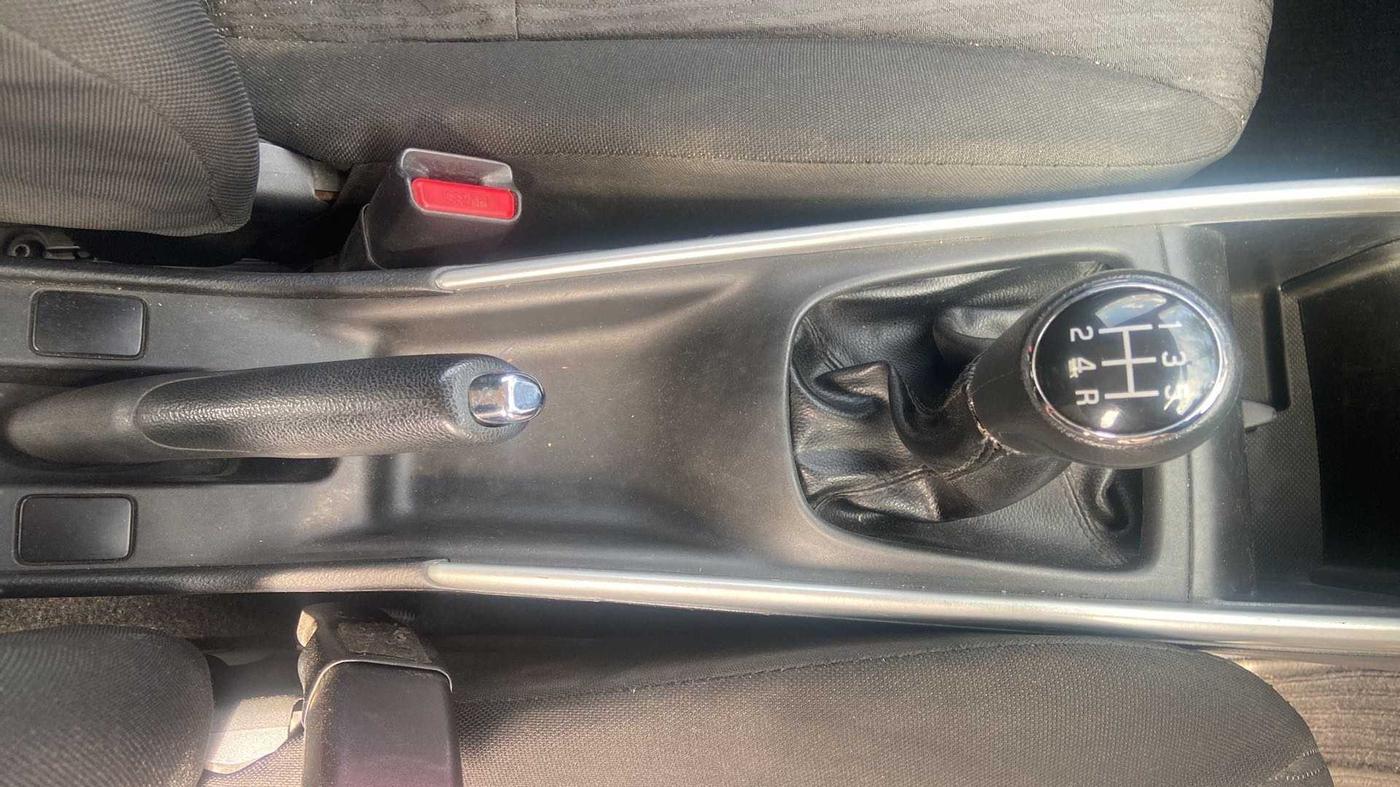 2015 Maruti Baleno DELTA DIESEL 1.3, Diesel, Manual, 64,012 km, Gear Lever
