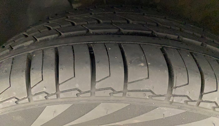 2019 Hyundai Verna 1.6 VTVT SX, Petrol, Manual, 62,608 km, Left Front Tyre Tread