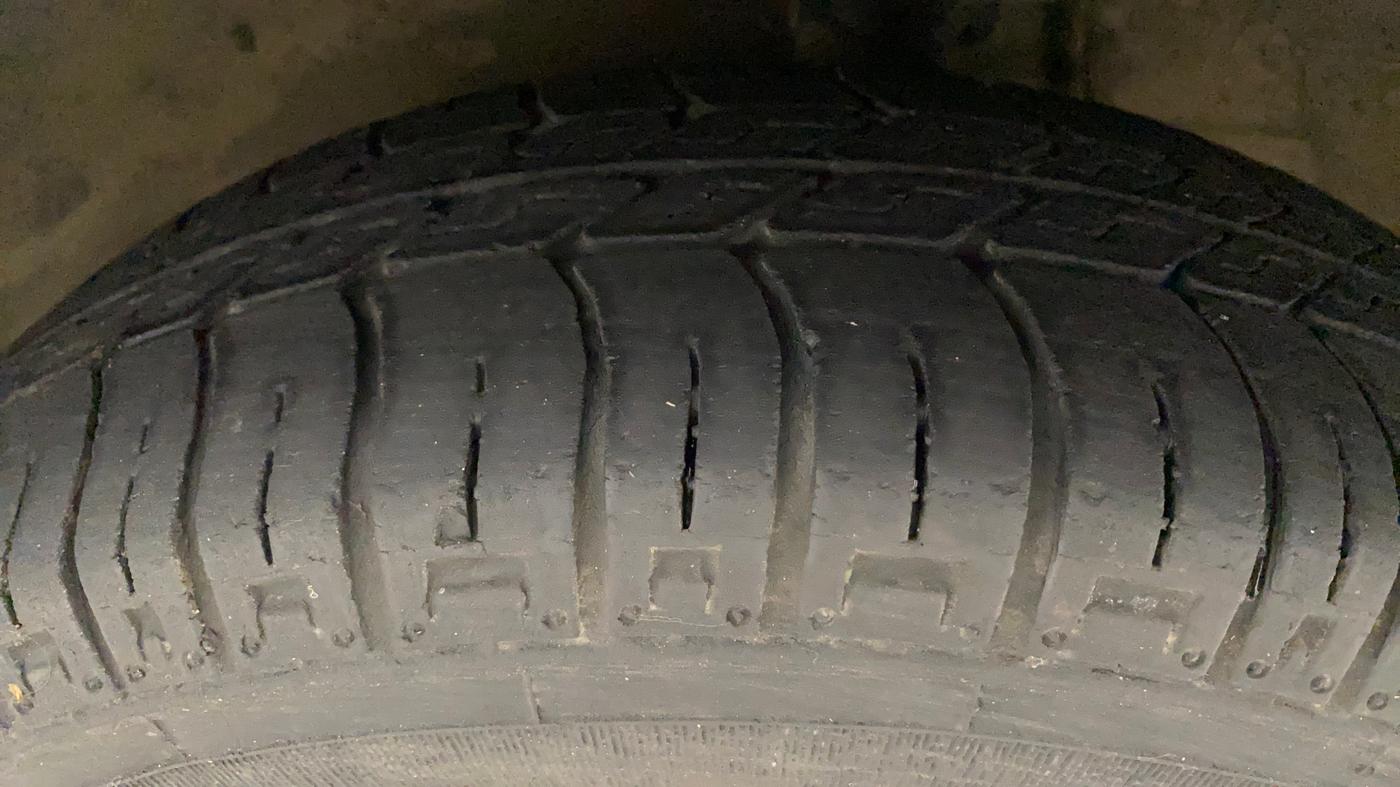 2018 Maruti Alto 800 LXI, Petrol, Manual, 35,792 km, Left Front Tyre Tread