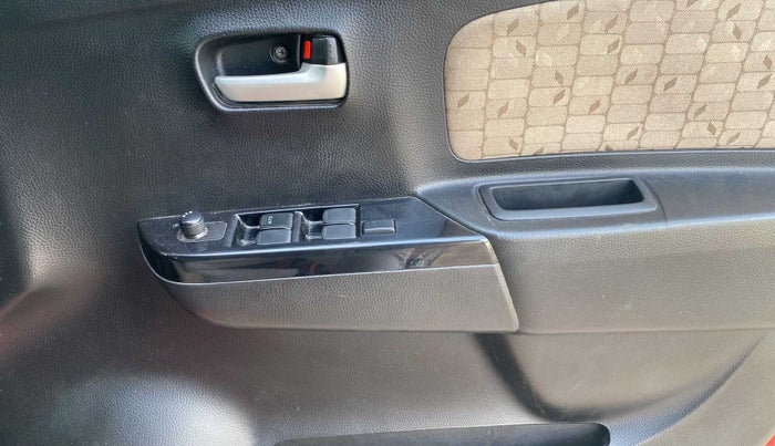2017 Maruti Wagon R 1.0 VXI AMT, Petrol, Automatic, 60,939 km, Driver Side Door Panels Control