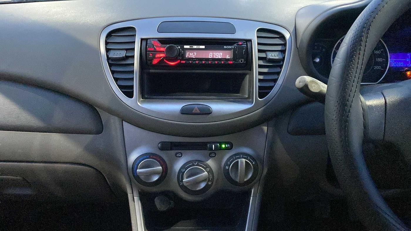2013 Hyundai i10 MAGNA 1.2, Petrol, Manual, 30,287 km, Air Conditioner
