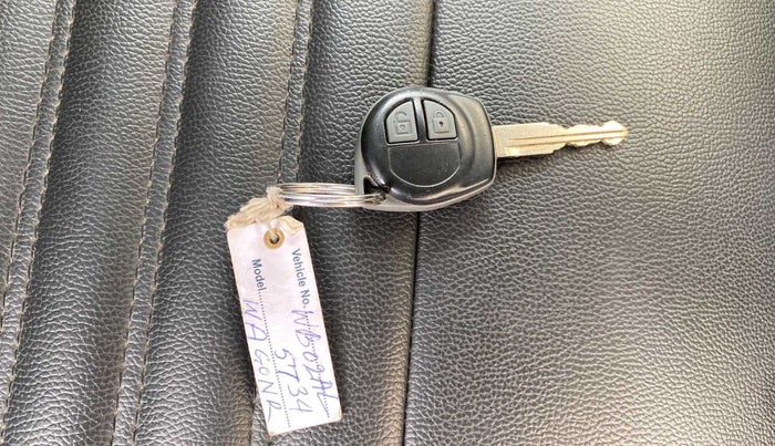 2017 Maruti Wagon R 1.0 VXI, Petrol, Manual, 42,734 km, Key Close Up