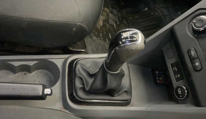 2018 Tata TIGOR XZ PETROL, Petrol, Manual, 60,823 km, Gear lever - Knob cover torn