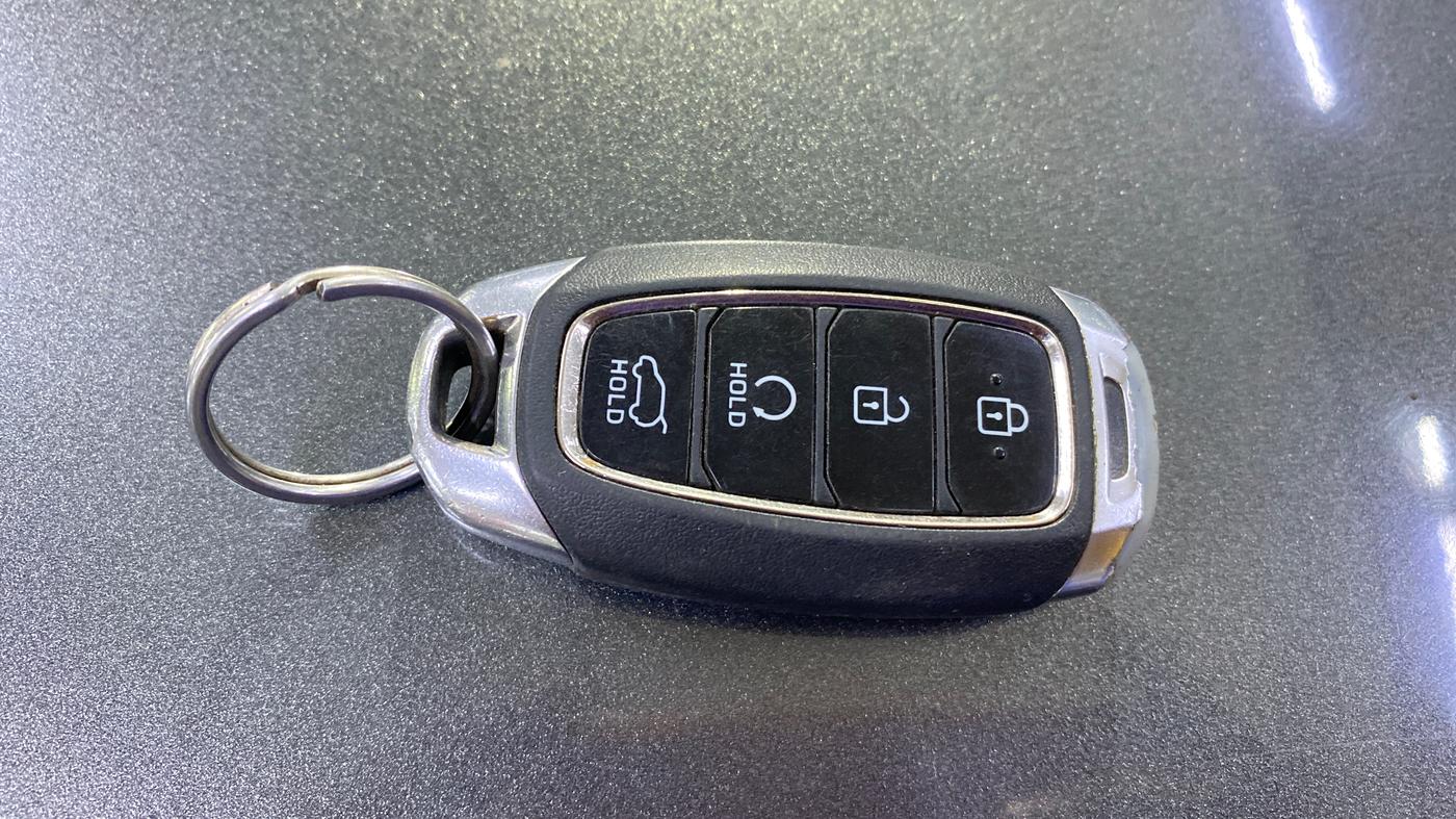 2023 Hyundai NEW I20 ASTA (O) 1.2 IVT, Petrol, Automatic, 22,460 km, Key Close Up