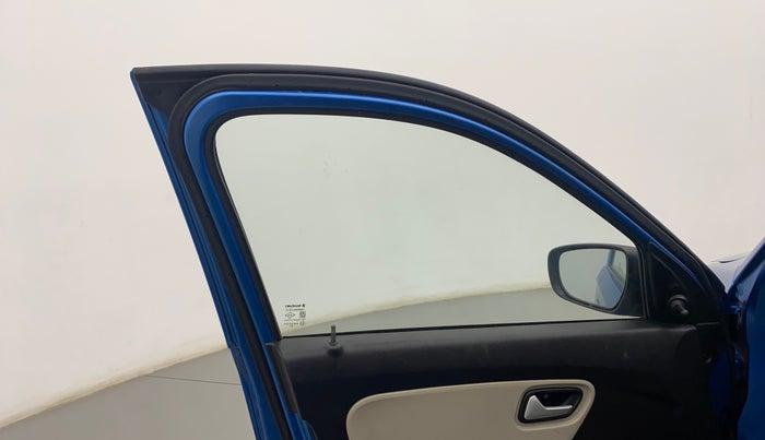 2019 Maruti Alto VXI, Petrol, Manual, 17,736 km, Left front window switch / handle - Power window makes minor noise