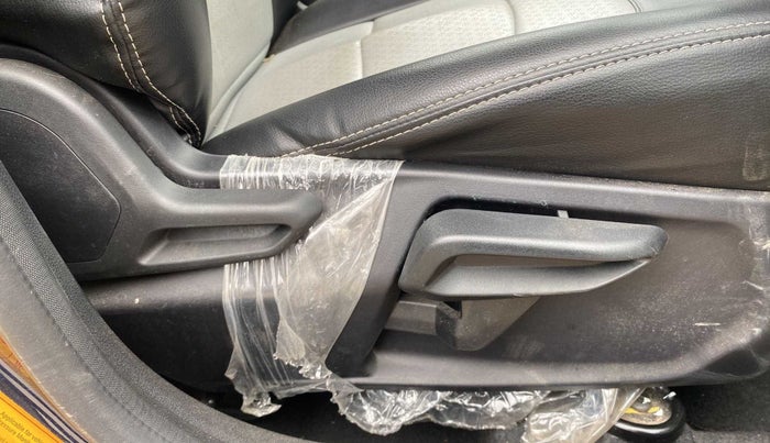 2023 Tata Tiago XZ PLUS CNG, CNG, Manual, 1,320 km, Driver Side Adjustment Panel