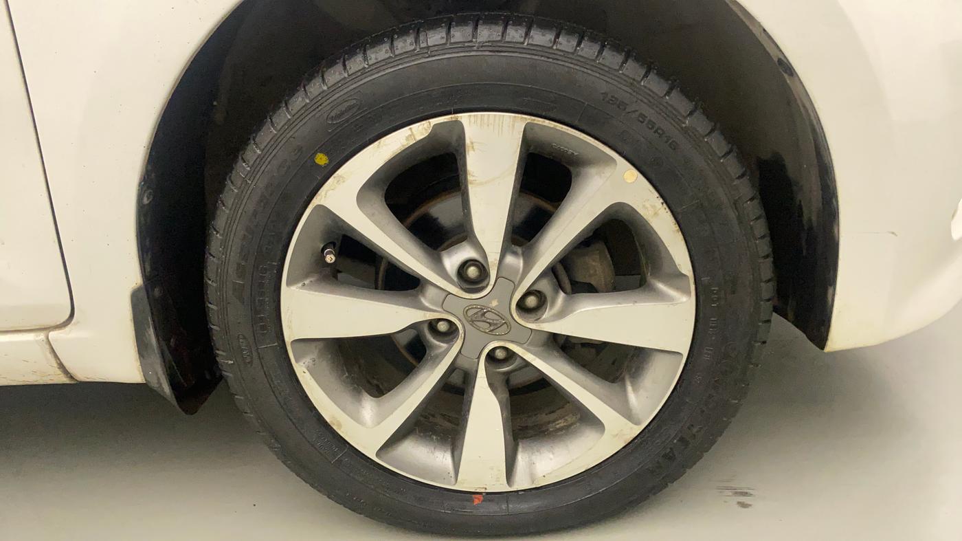 2016 Hyundai Elite i20 ASTA 1.4 CRDI (O), Diesel, Manual, 31,353 km, Right Front Wheel