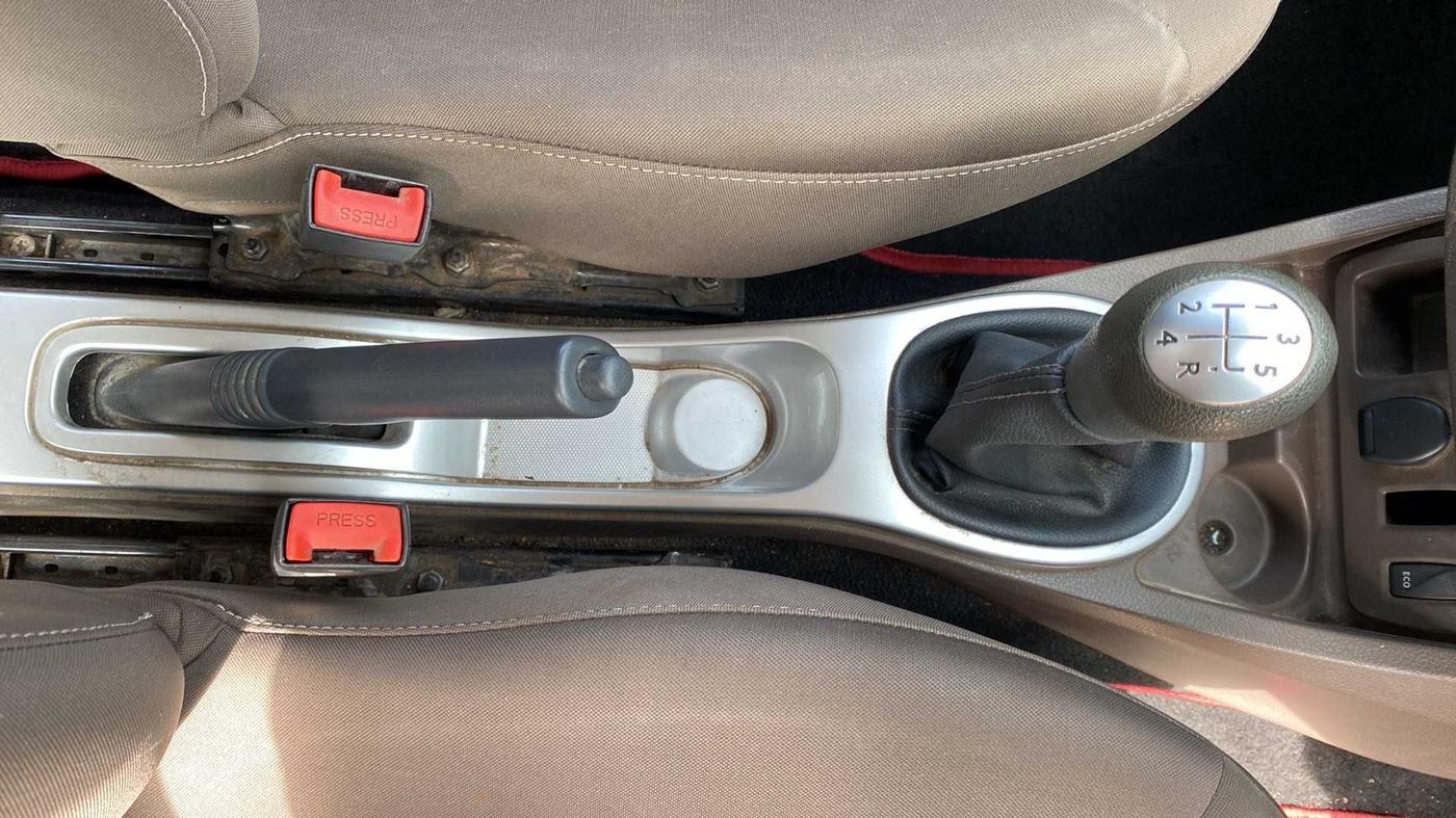 2017 Renault Duster RXL PETROL, Petrol, Manual, 67,614 km, Gear Lever