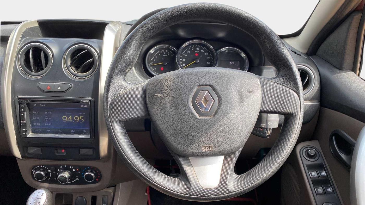2017 Renault Duster RXL PETROL, Petrol, Manual, 67,614 km, Steering Wheel Close Up