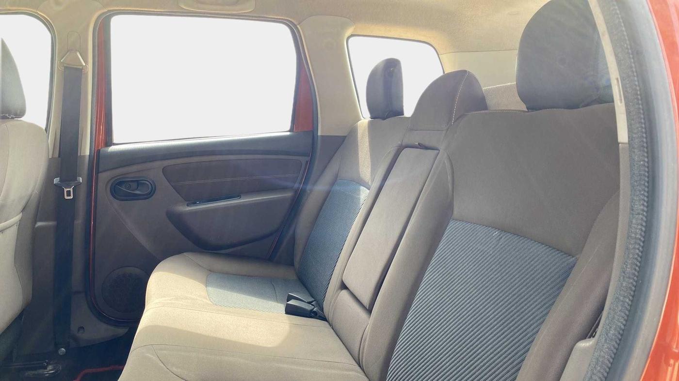 2017 Renault Duster RXL PETROL, Petrol, Manual, 67,614 km, Right Side Rear Door Cabin