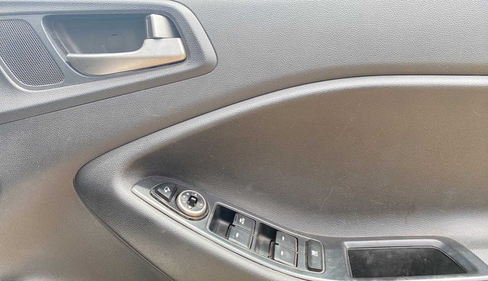 2015 Hyundai i20 Active 1.2 SX, Petrol, Manual, 38,799 km, Driver Side Door Panels Control