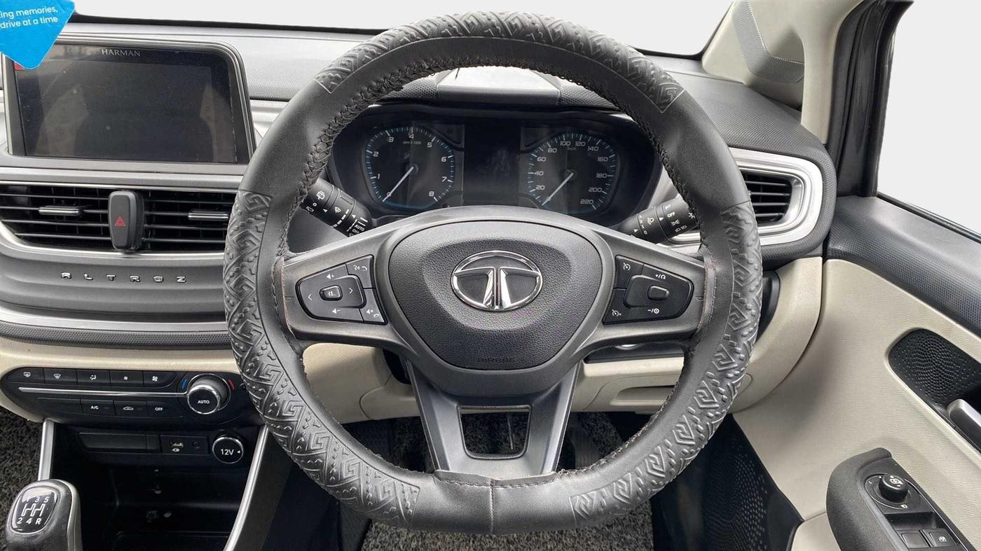 2022 Tata ALTROZ XZ PETROL, Petrol, Manual, 23,458 km, Steering Wheel Close Up