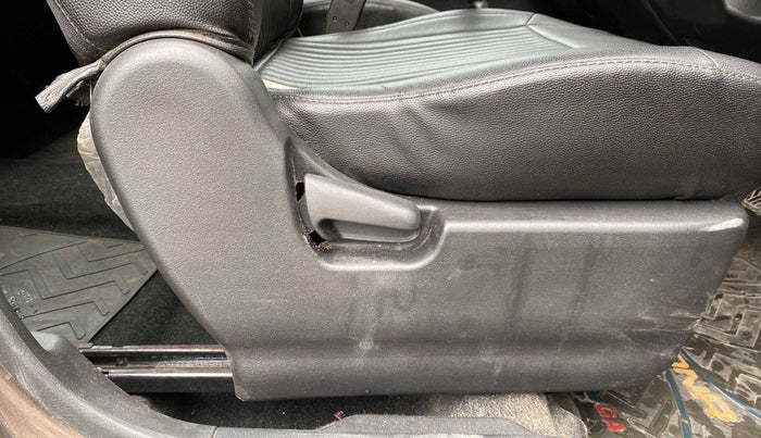 2018 Maruti Wagon R 1.0 VXI, Petrol, Manual, 38,242 km, Driver Side Adjustment Panel