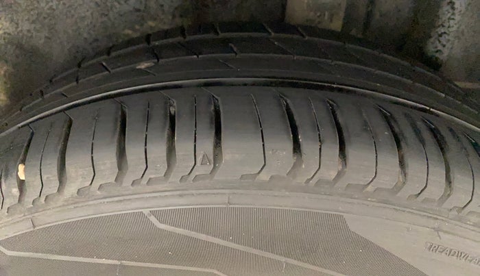 2017 Volkswagen Vento HIGHLINE PETROL AT, Petrol, Automatic, 62,617 km, Left Rear Tyre Tread