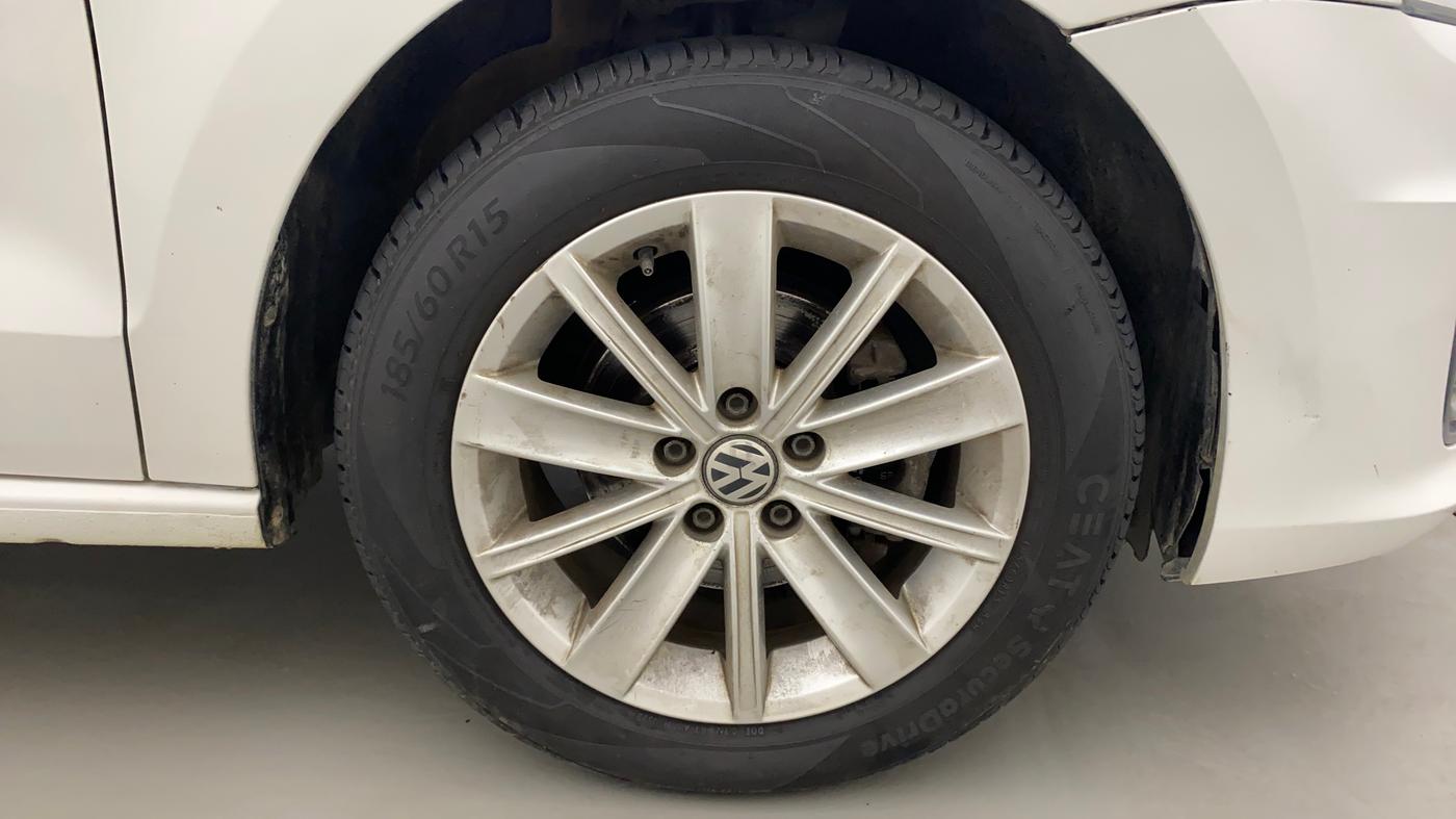 2017 Volkswagen Vento HIGHLINE PETROL AT, Petrol, Automatic, 62,617 km, Right Front Wheel