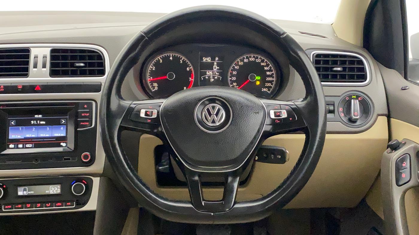 2017 Volkswagen Vento HIGHLINE PETROL AT, Petrol, Automatic, 62,617 km, Steering Wheel Close Up
