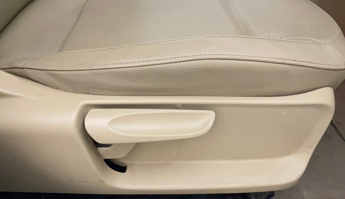 2017 Volkswagen Vento HIGHLINE PETROL AT, Petrol, Automatic, 62,617 km, Driver Side Adjustment Panel