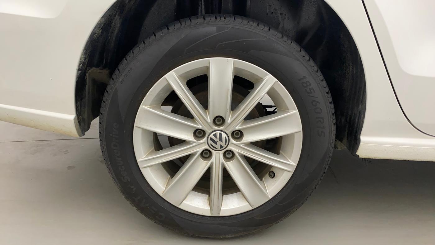 2017 Volkswagen Vento HIGHLINE PETROL AT, Petrol, Automatic, 62,617 km, Right Rear Wheel