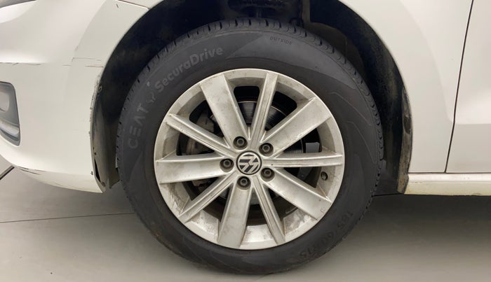 2017 Volkswagen Vento HIGHLINE PETROL AT, Petrol, Automatic, 62,617 km, Left Front Wheel