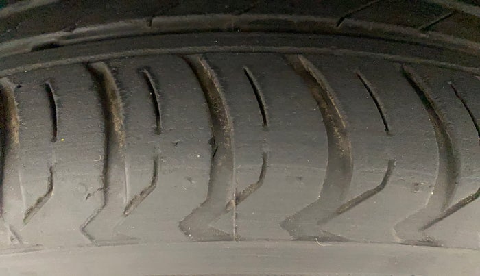 2018 Jeep Compass LIMITED PLUS PETROL AT, Petrol, Automatic, 58,050 km, Left Front Tyre Tread