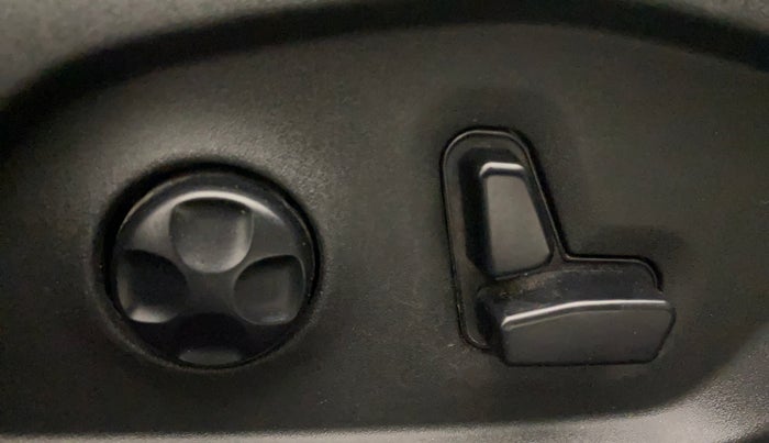 2018 Jeep Compass LIMITED PLUS PETROL AT, Petrol, Automatic, 58,050 km, Driver Side Adjustment Panel