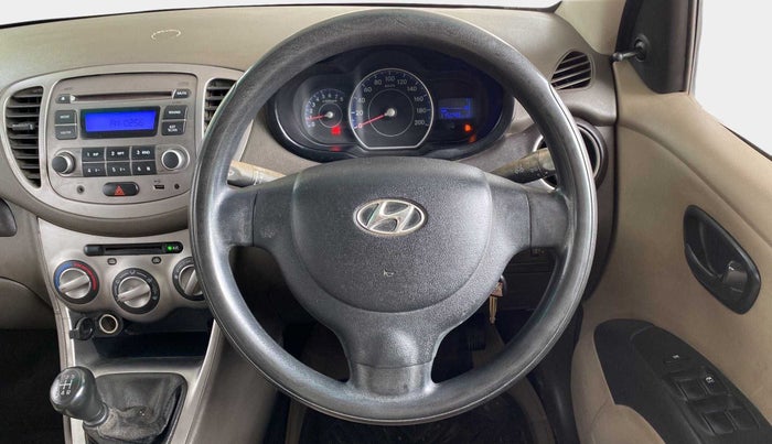 2015 Hyundai i10 MAGNA 1.1, CNG, Manual, 1,15,434 km, Steering Wheel Close Up