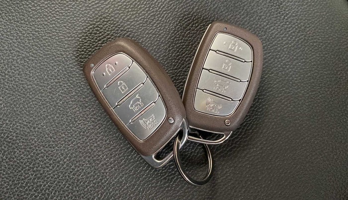 2023 Hyundai NEW I20 ASTA (O) 1.2 AT, Petrol, Automatic, 8,227 km, Key Close Up